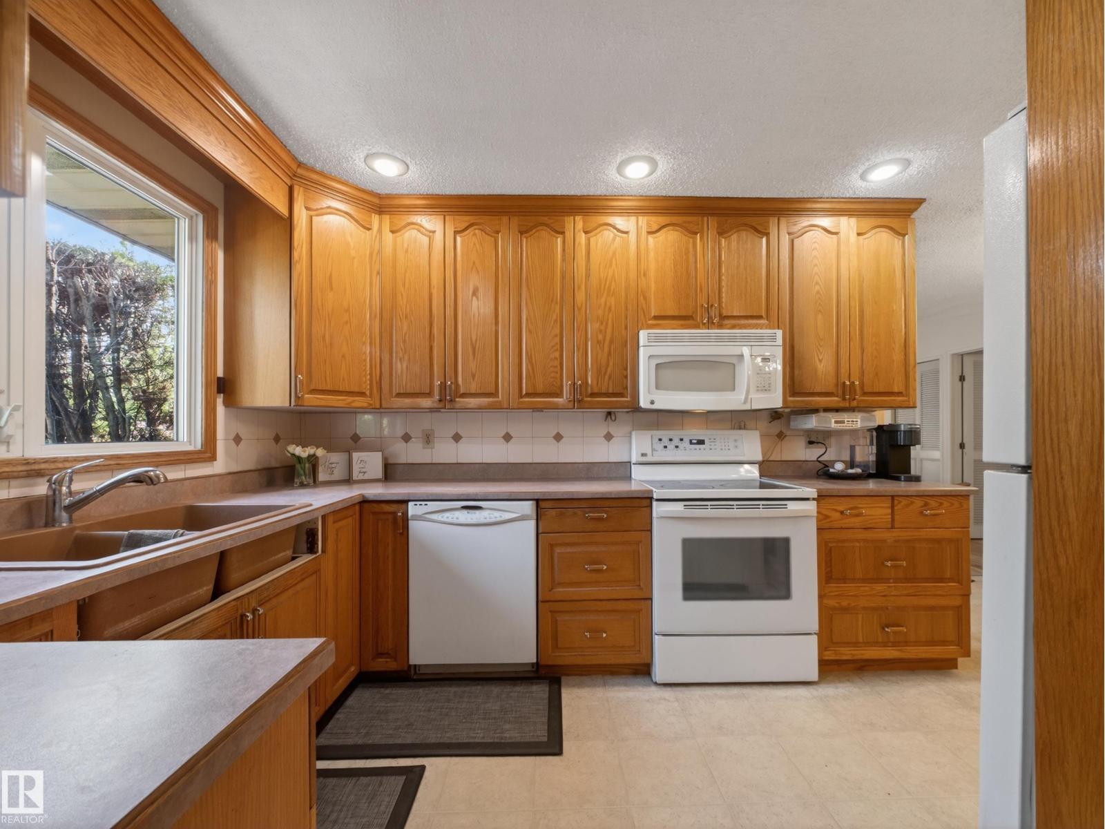 18416 90 AV NW - 14