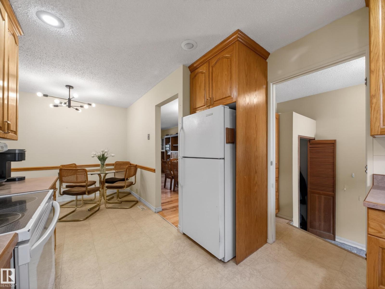 18416 90 AV NW - 15