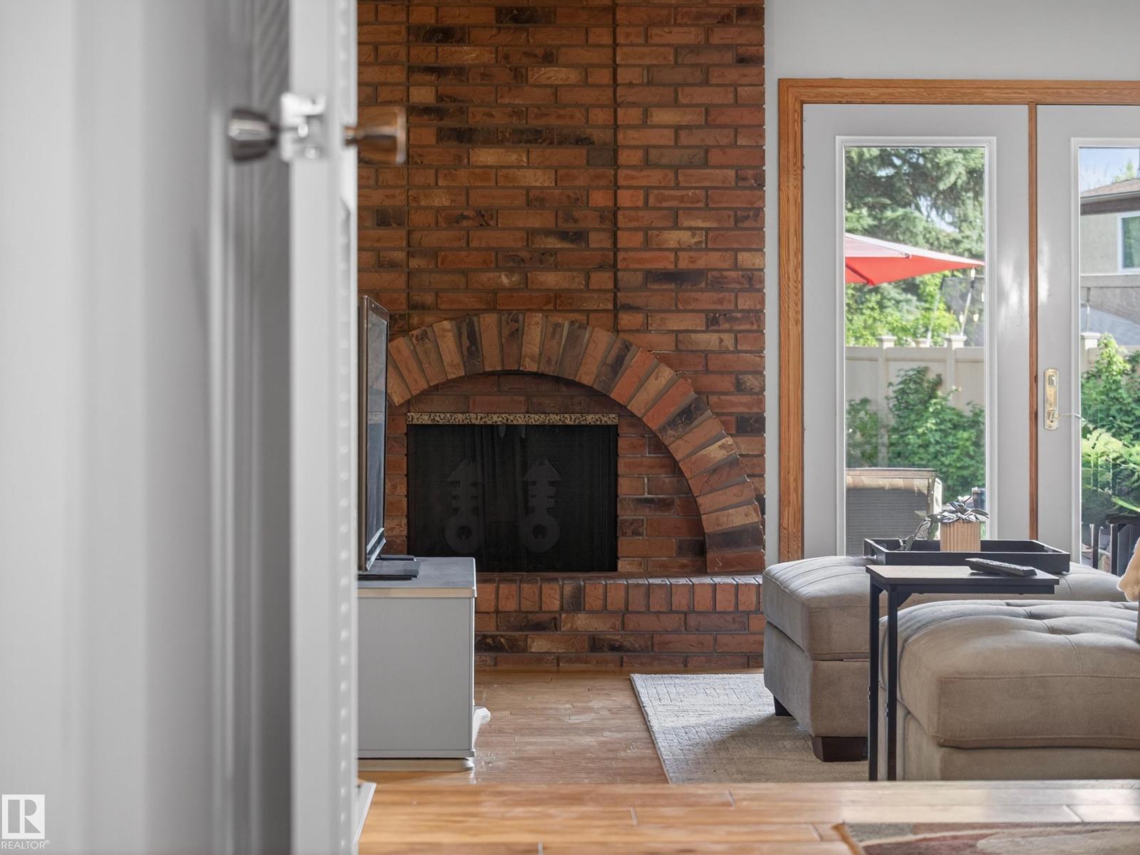 18416 90 AV NW - 27