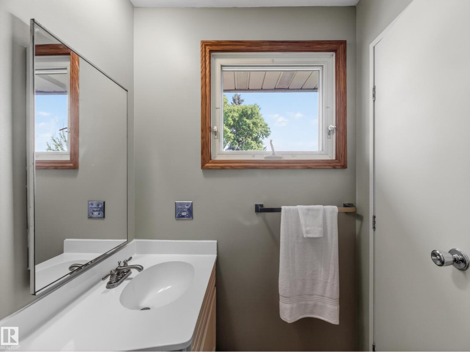 18416 90 AV NW - 32
