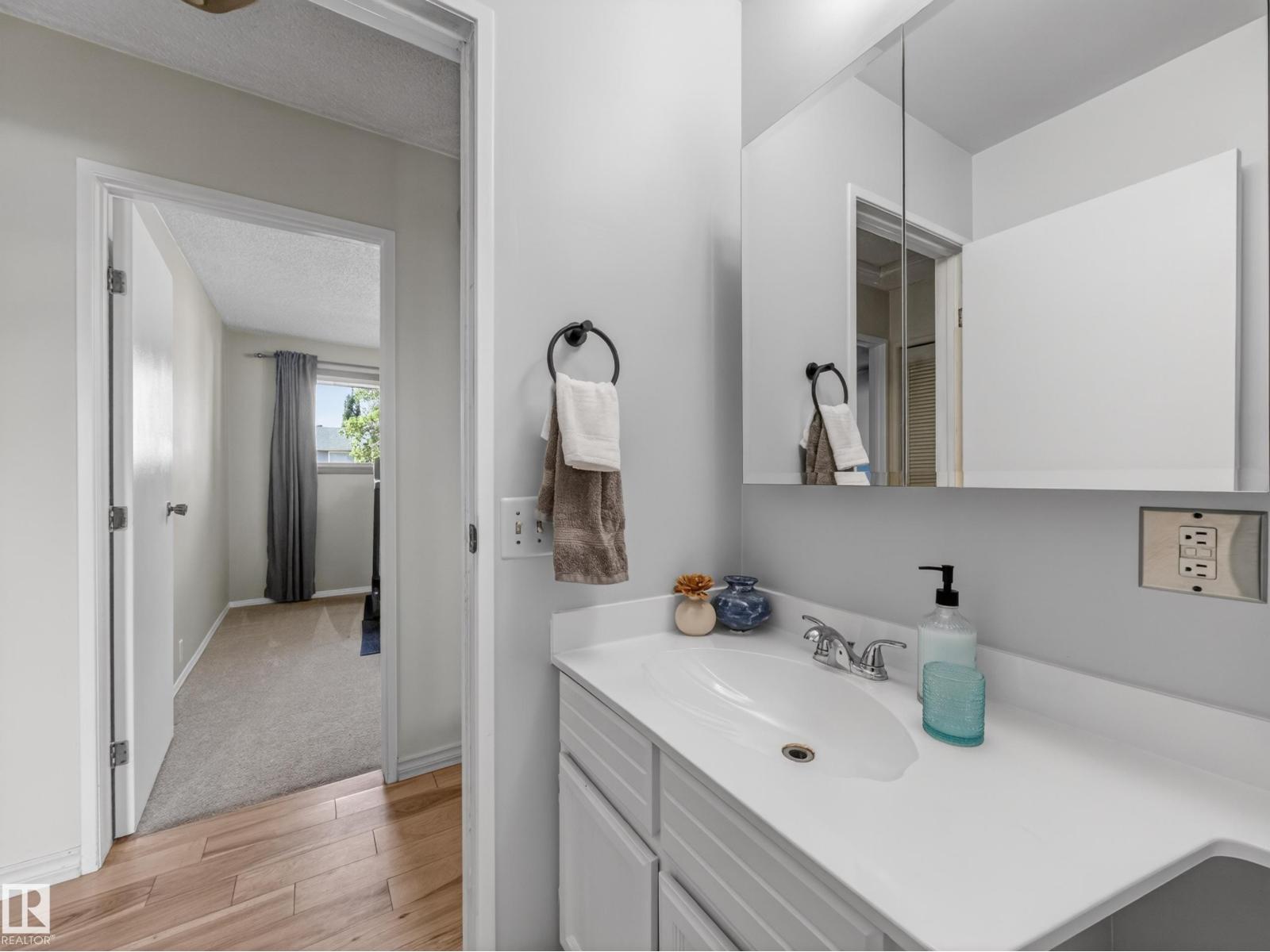 18416 90 AV NW - 38