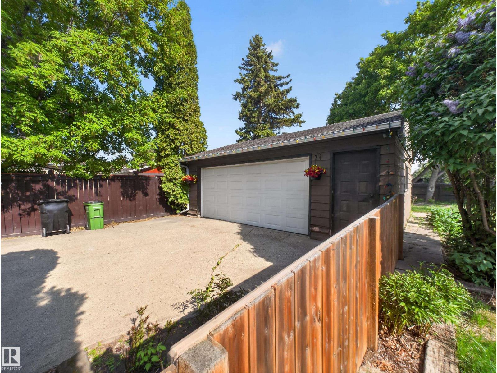 18416 90 AV NW - 46