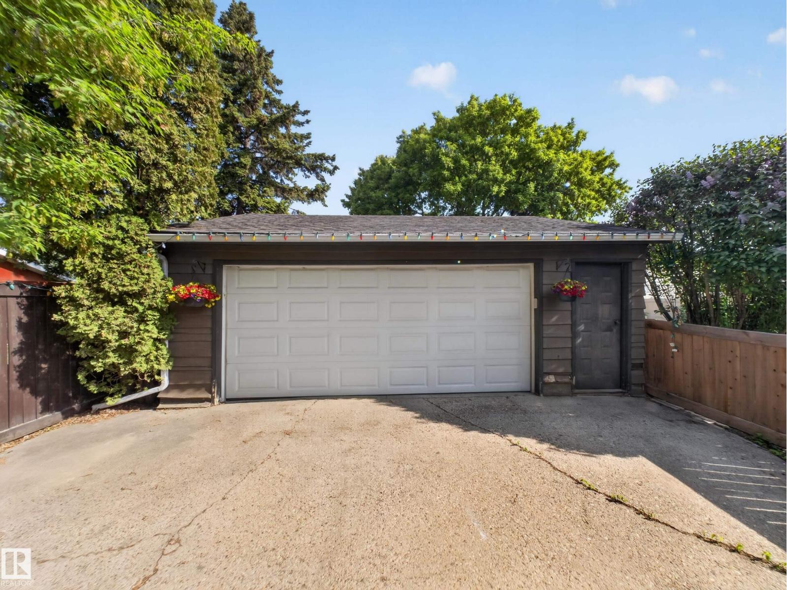 18416 90 AV NW - 47