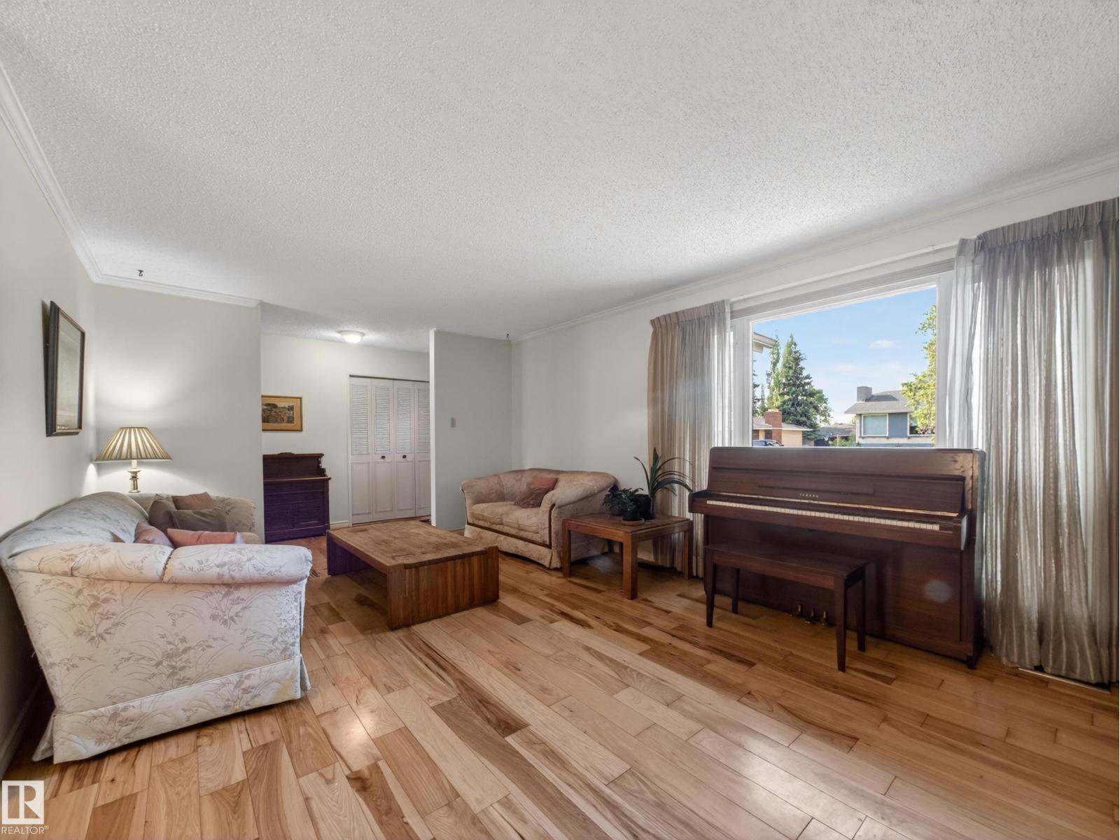 18416 90 AV NW - 6