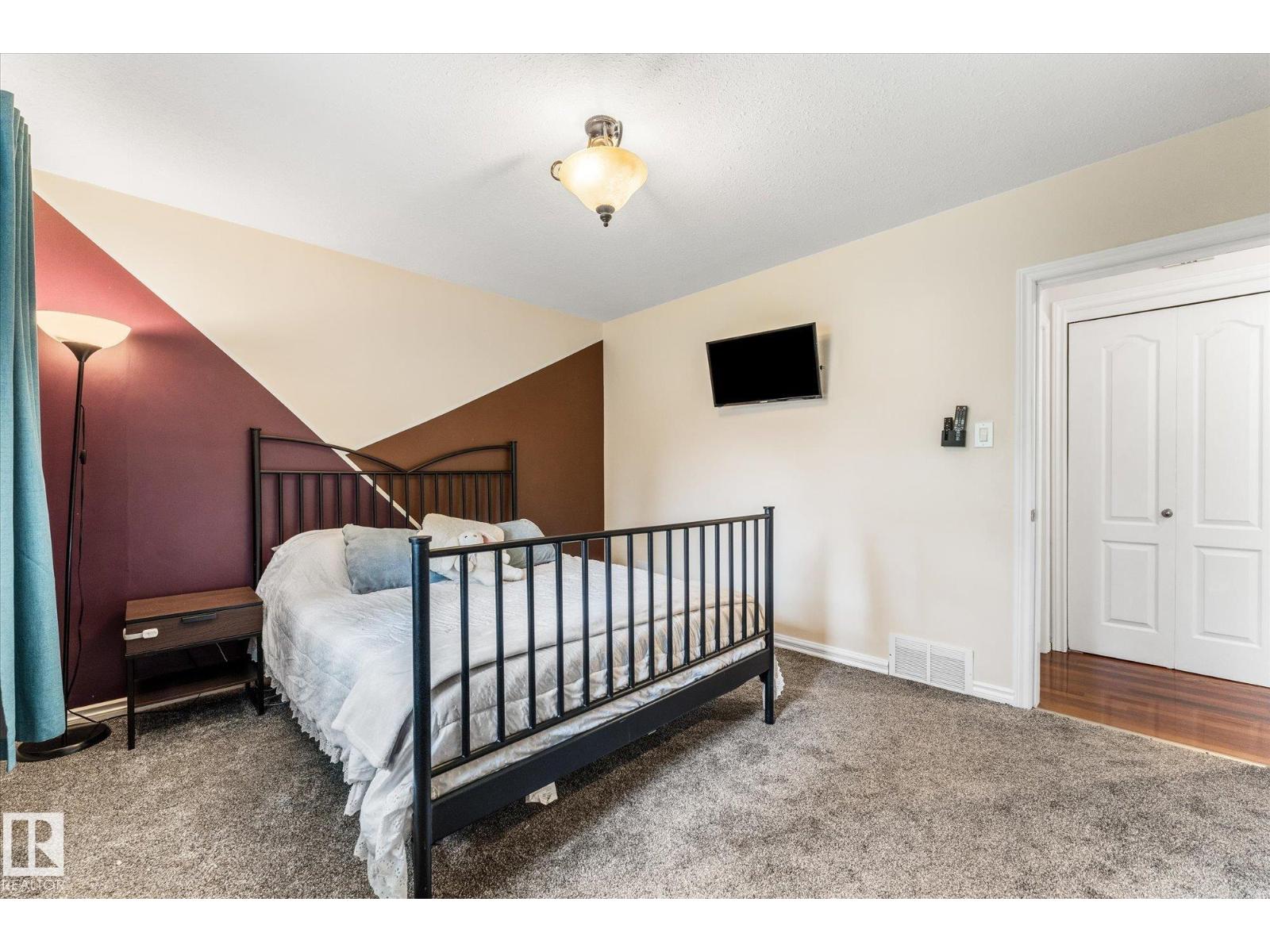 10810 54 AV NW - 18