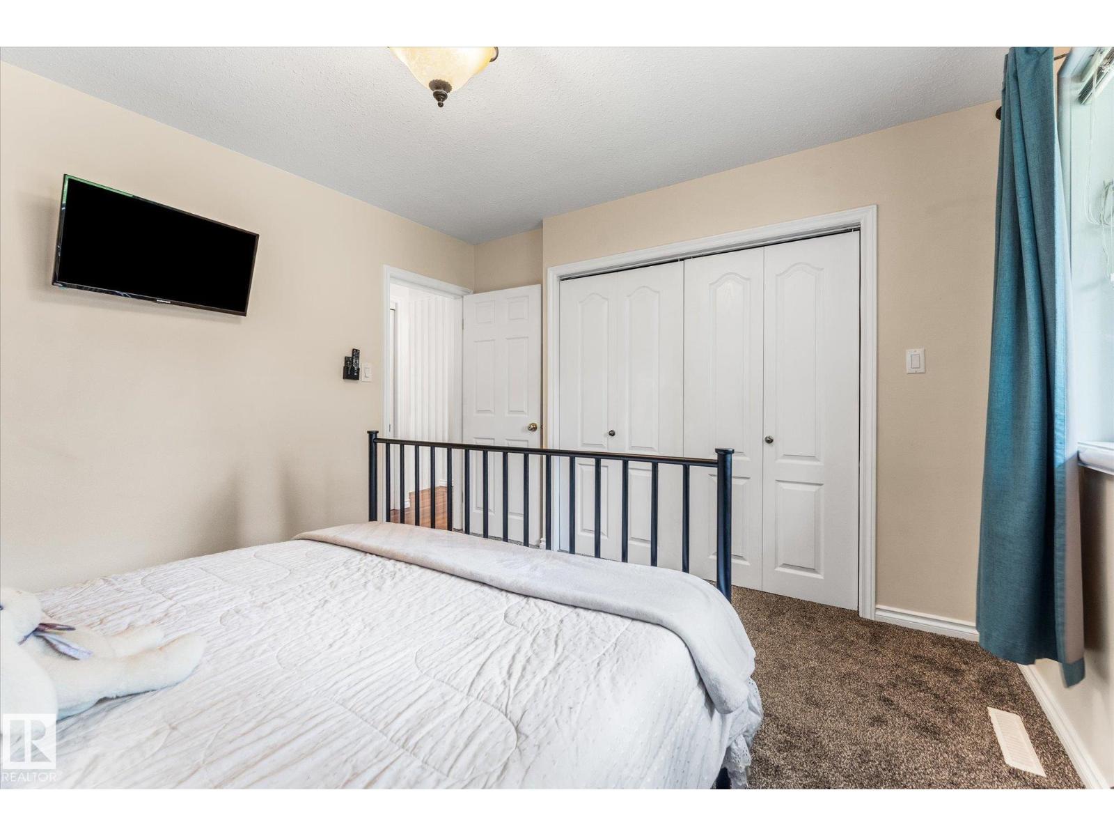 10810 54 AV NW - Image 20