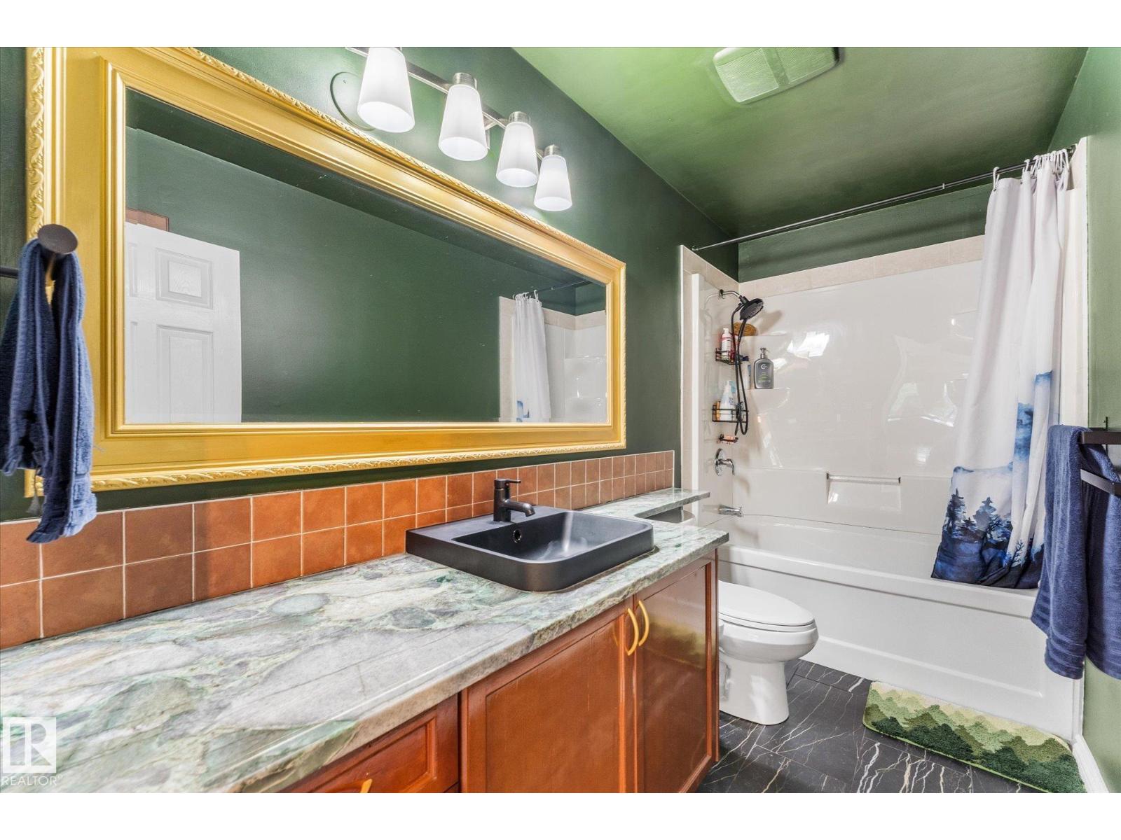 10810 54 AV NW - Image 21