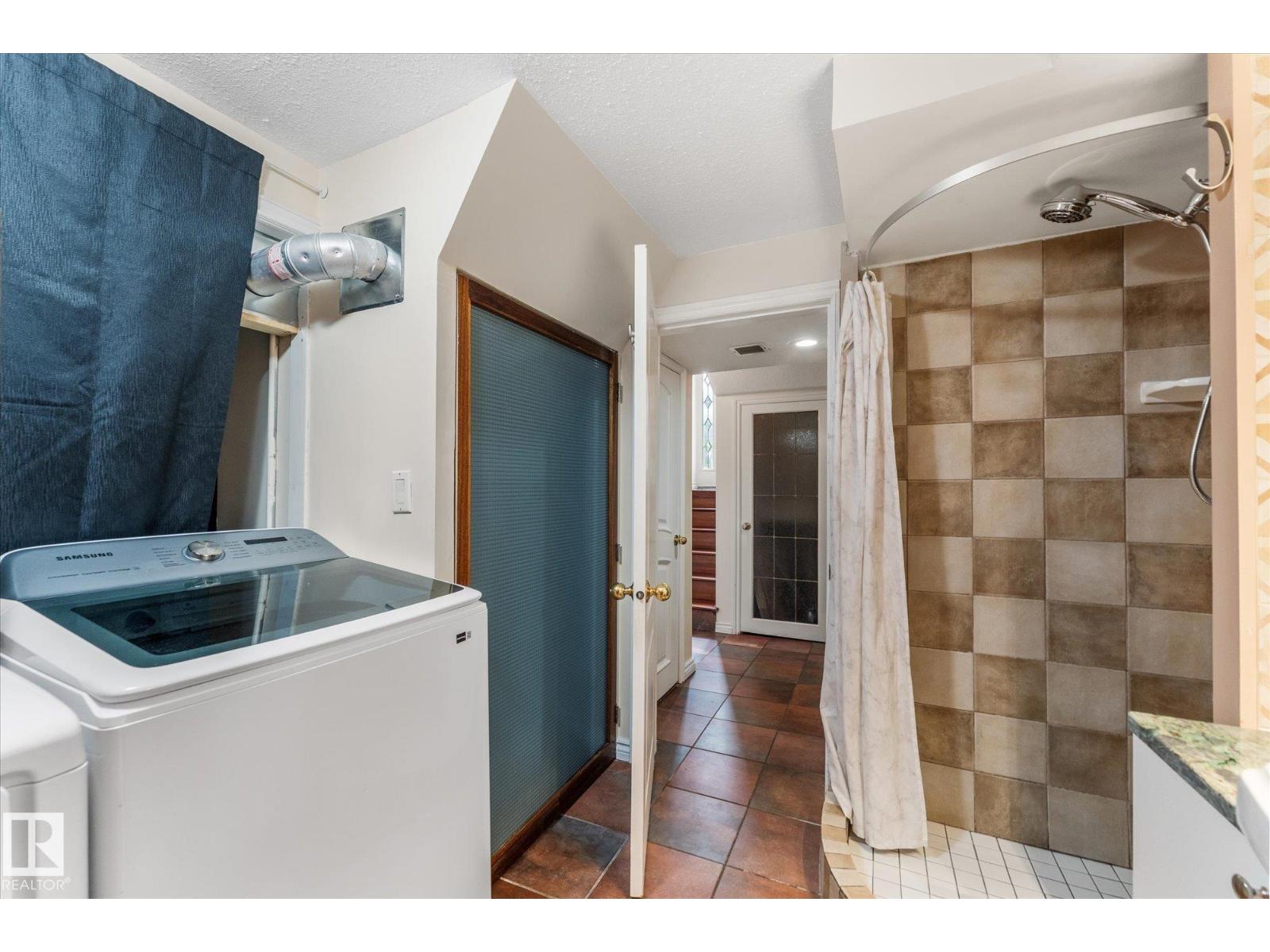10810 54 AV NW - Image 32