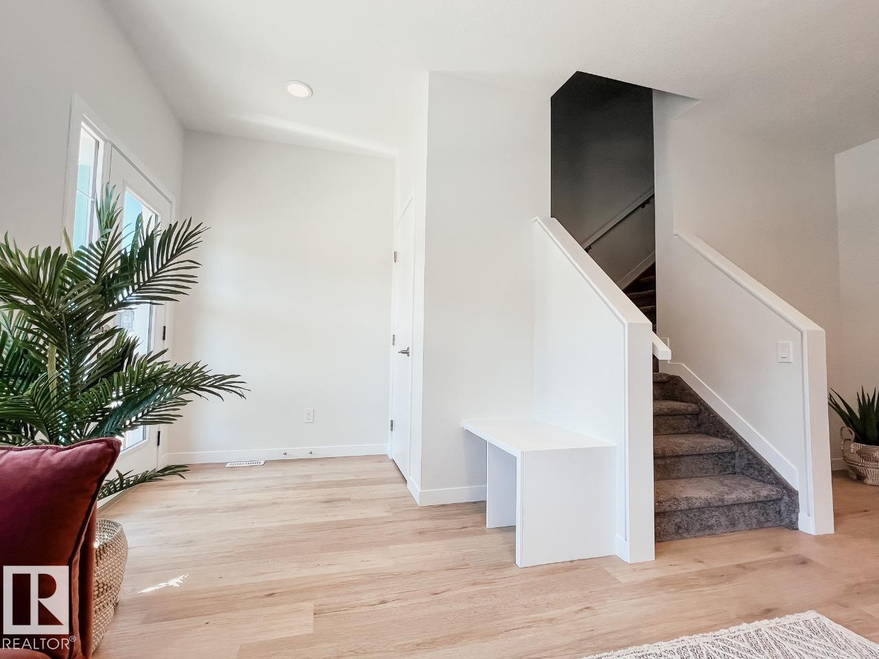 8160 228 ST NW, Rosenthal (Edmonton), Edmonton photo 2