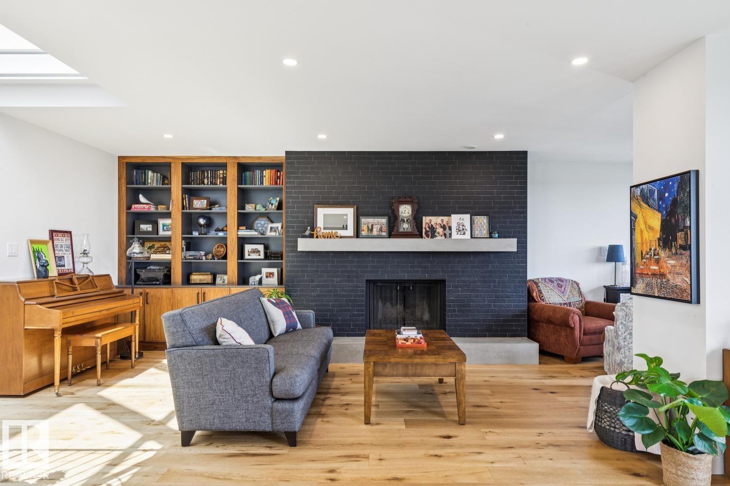 #1501 9921 104 ST NW - 10