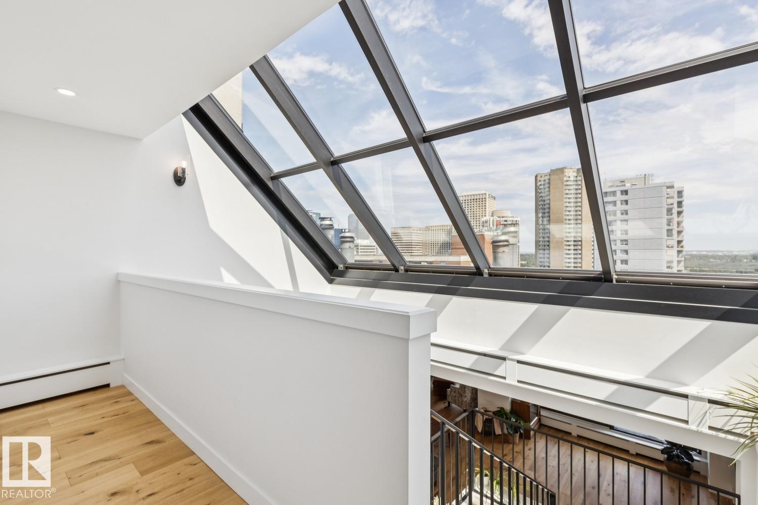 #1501 9921 104 ST NW - 44
