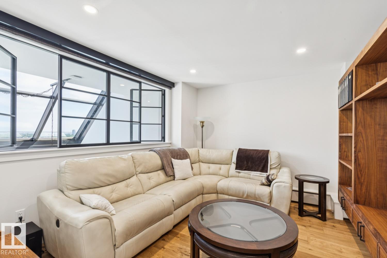 #1501 9921 104 ST NW - 55