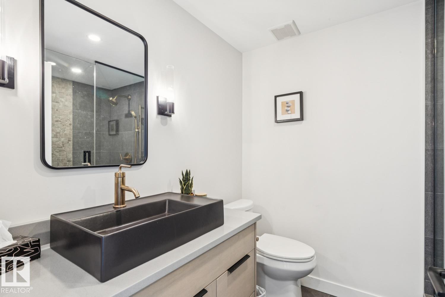 #1501 9921 104 ST NW - 40