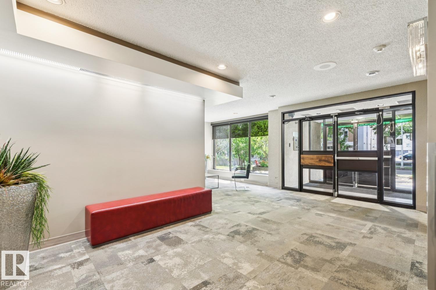 #1501 9921 104 ST NW - 63