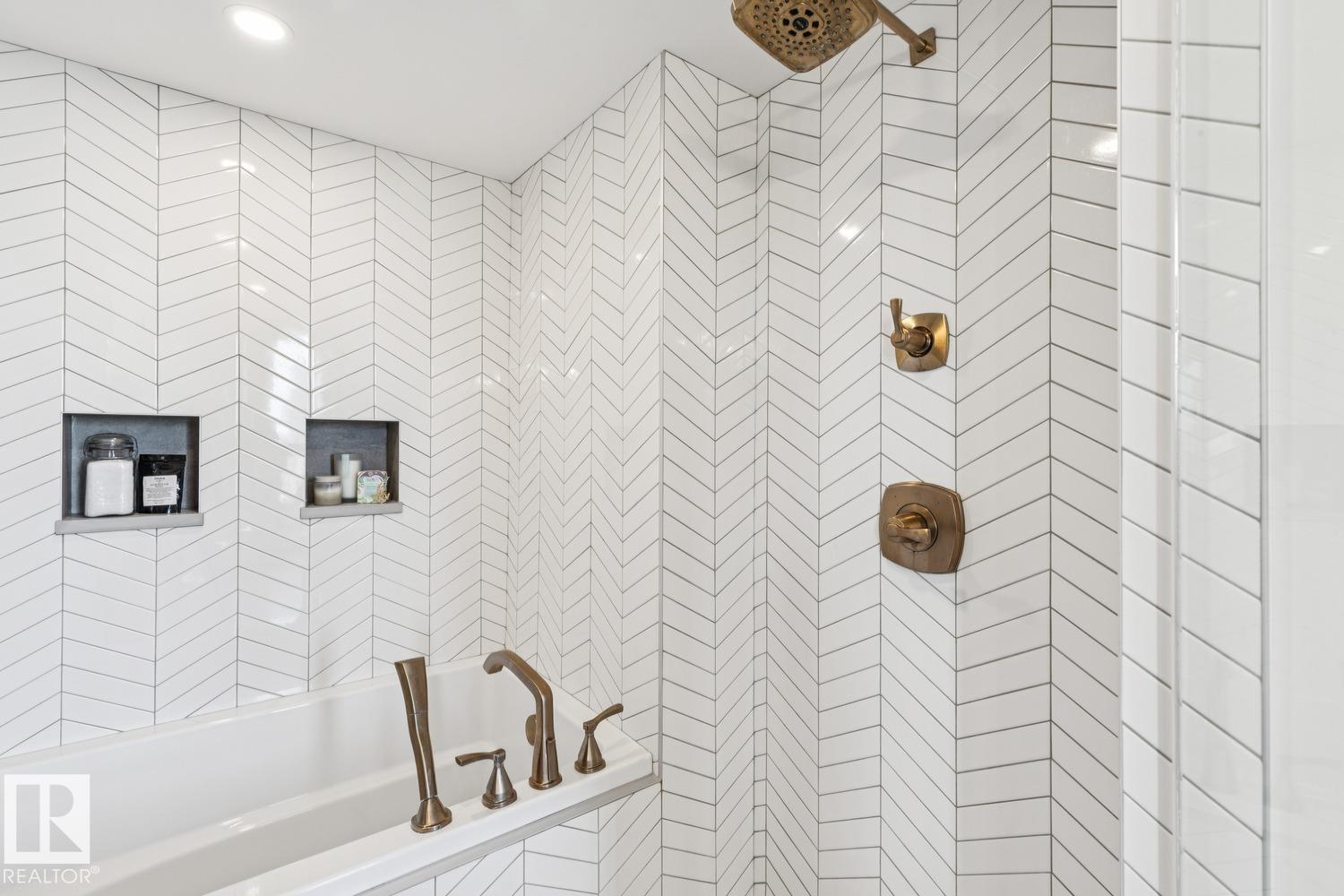 #1501 9921 104 ST NW - 51