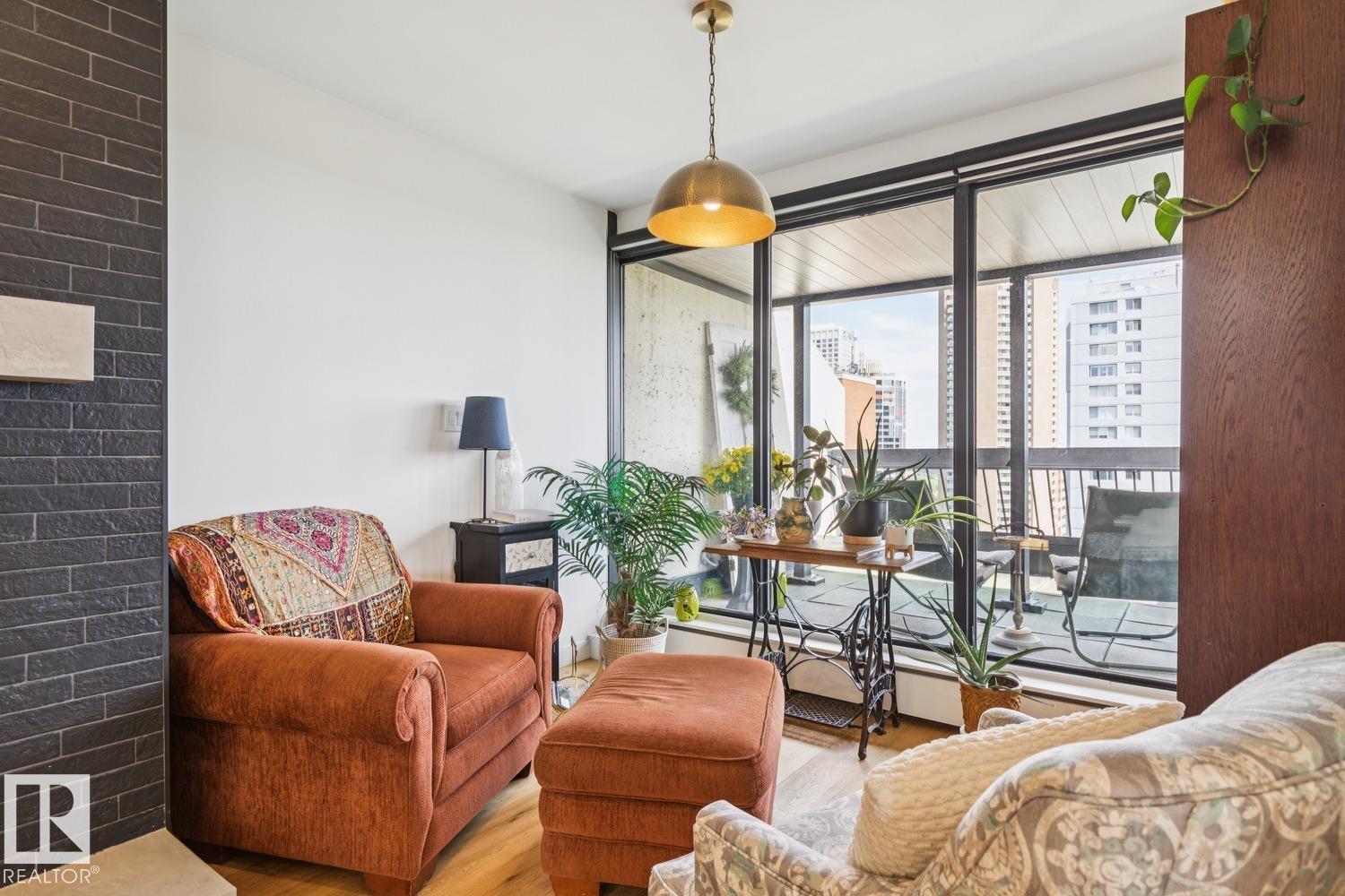 #1501 9921 104 ST NW - 11