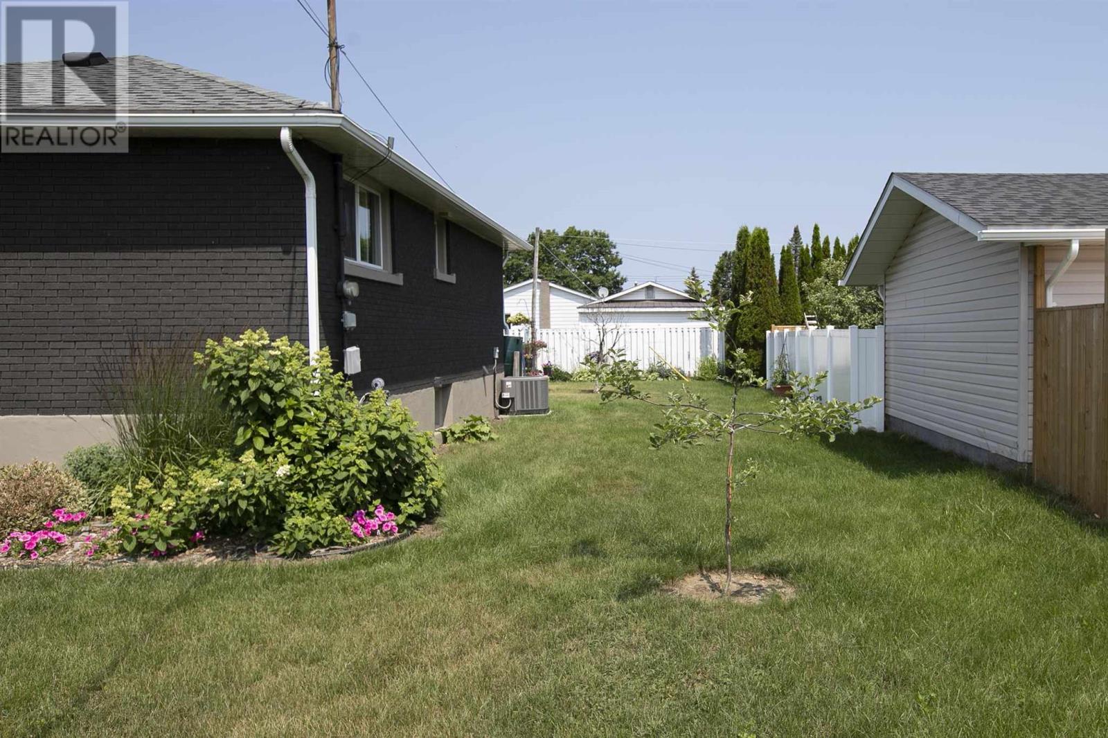 320 Sydenham RD - 3
