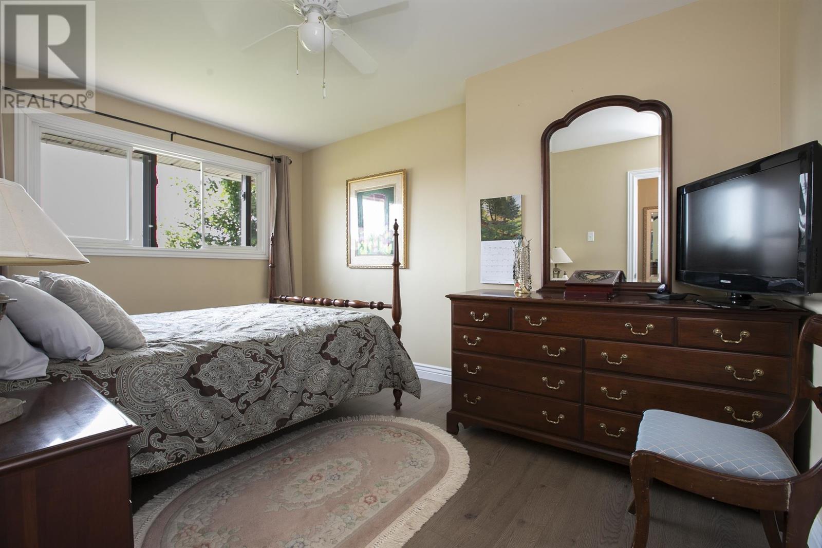 320 Sydenham RD - 33