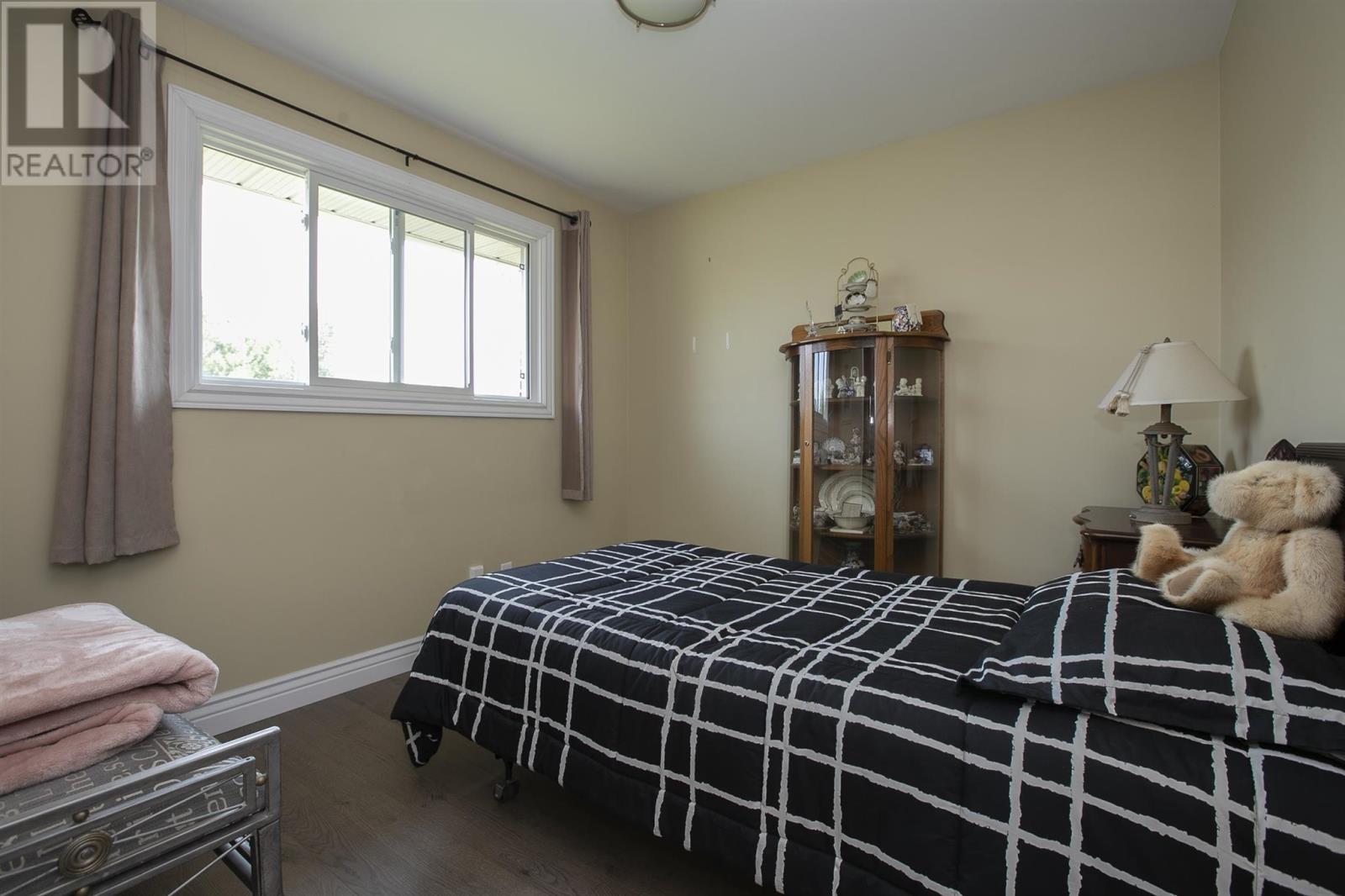 320 Sydenham RD - 36