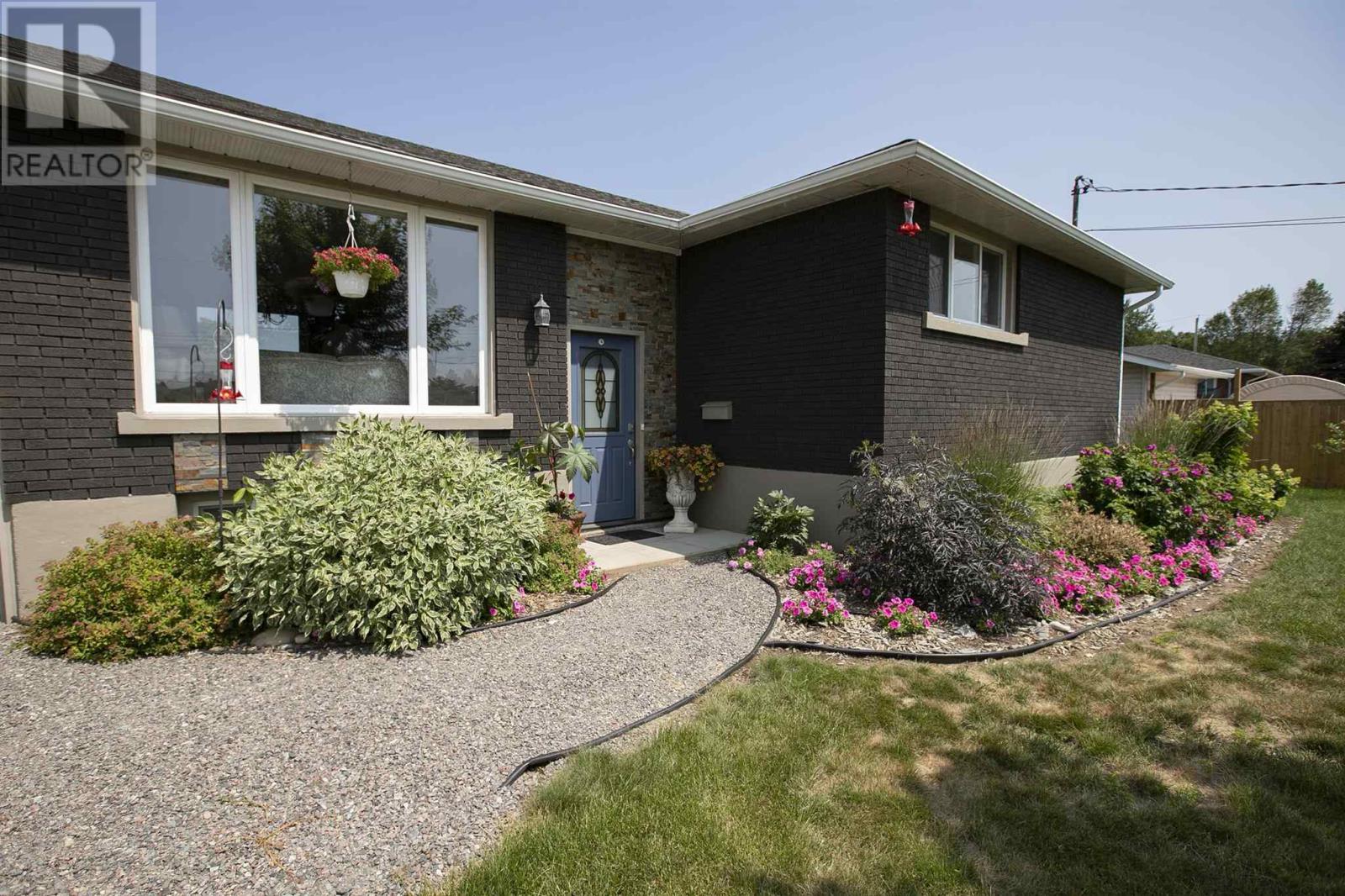 320 Sydenham RD - 16
