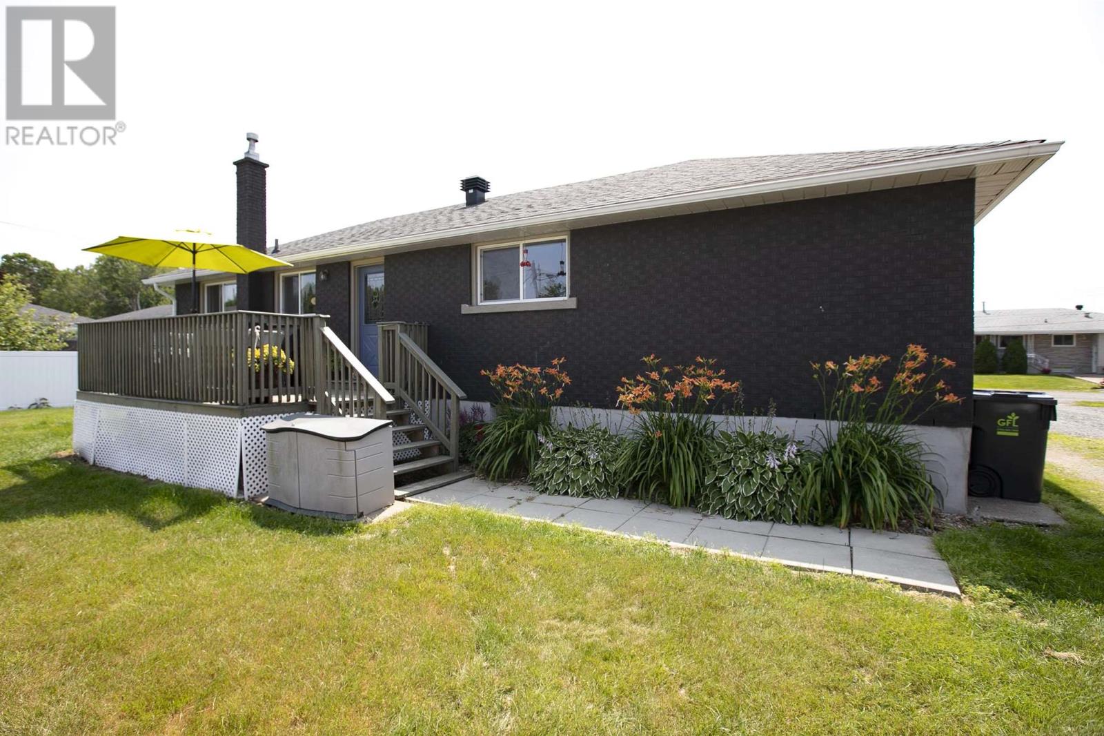 320 Sydenham RD - 8