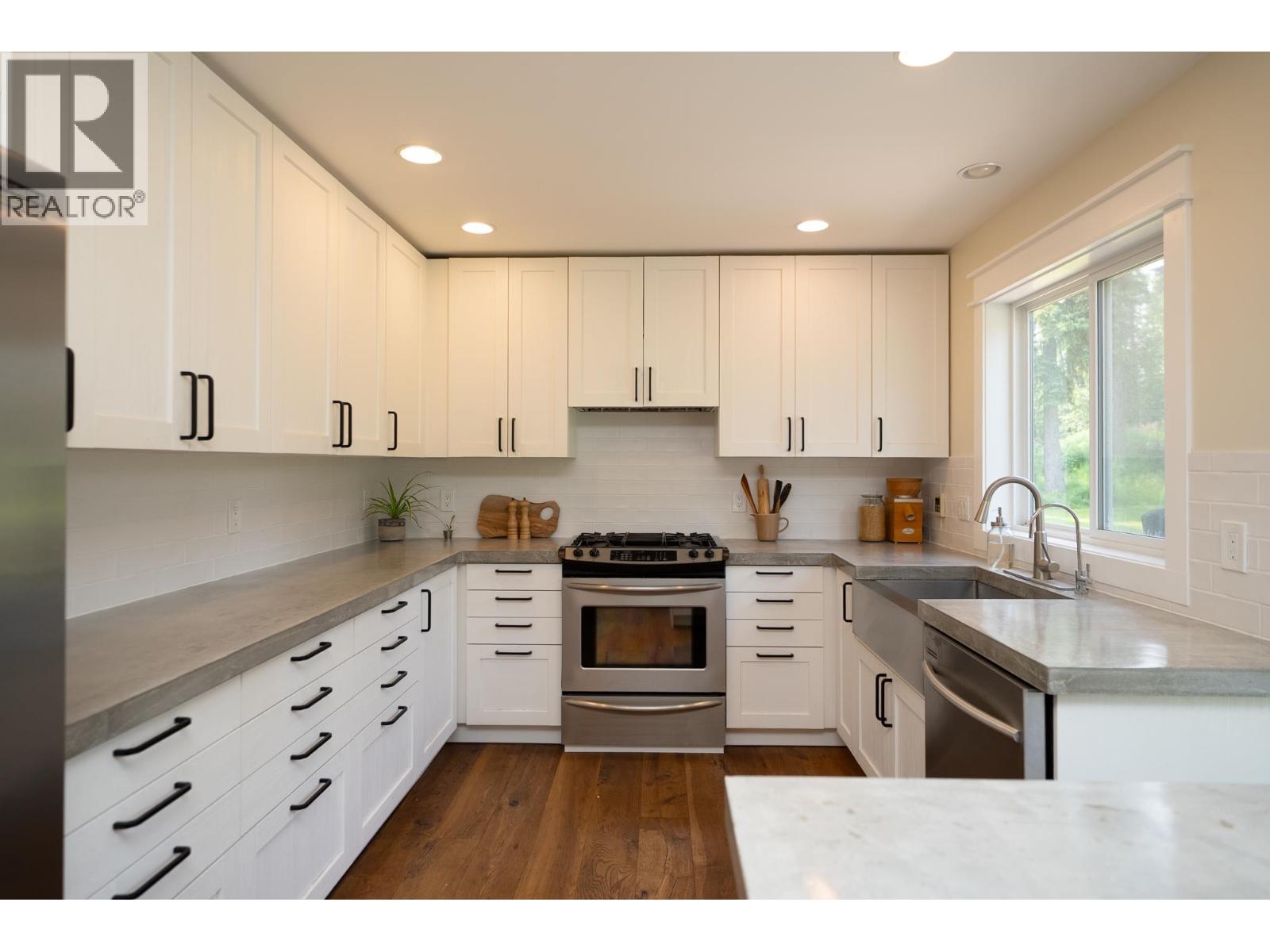 9611 N KELLY ROAD - 6