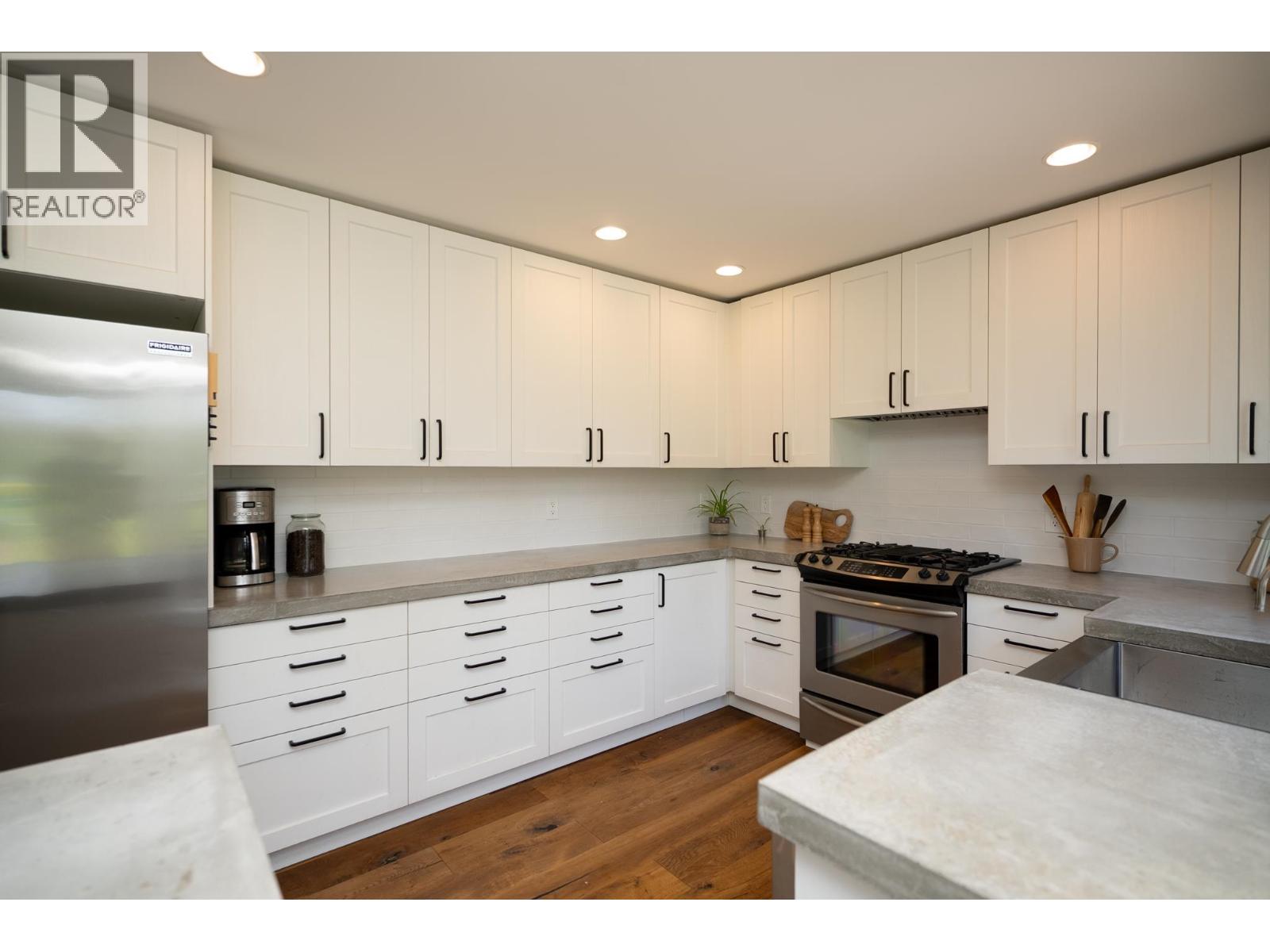 9611 N KELLY ROAD - 8