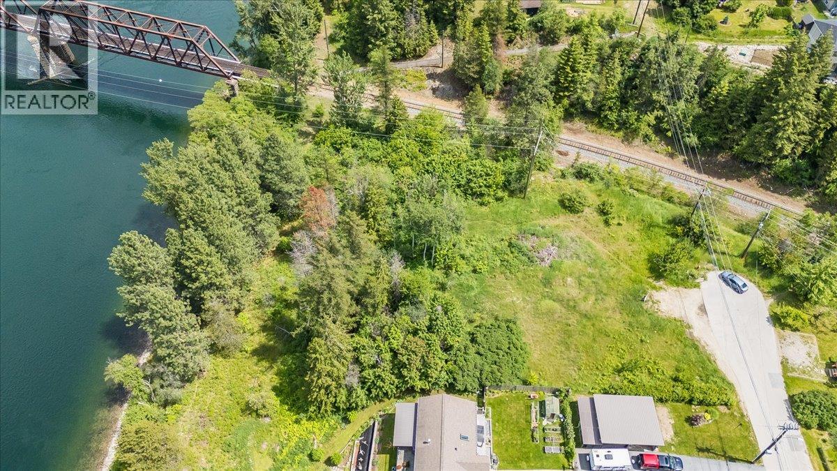  1101 1st Street, Castlegar