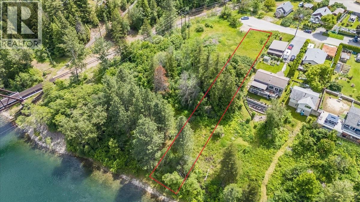  1101 1st Street, Castlegar