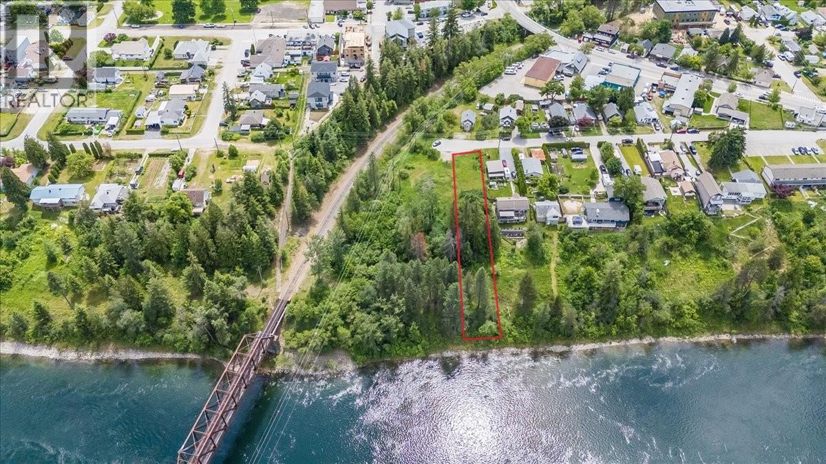  1101 1st Street, Castlegar