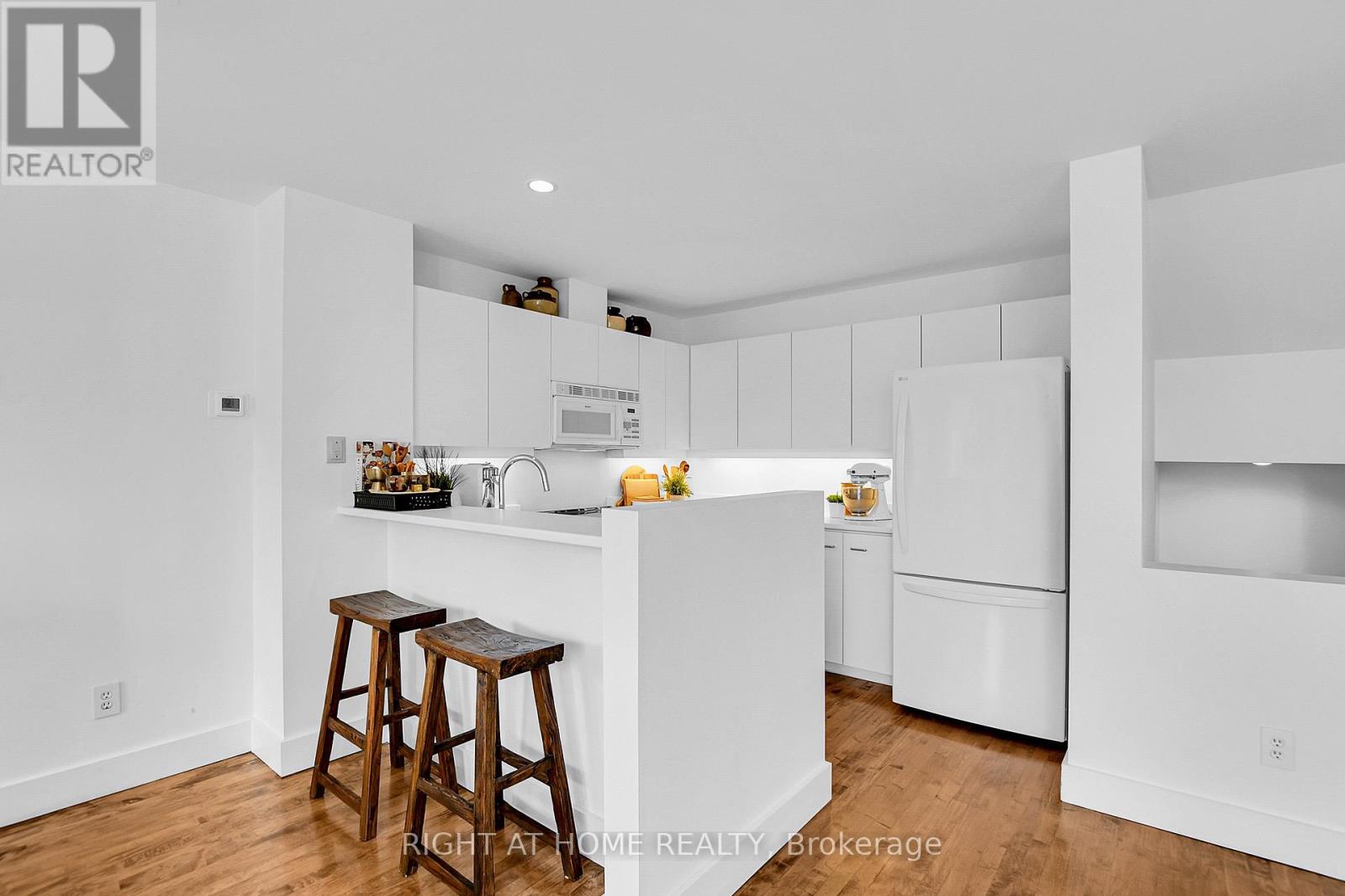 239A SUNNYSIDE AVENUE - 14