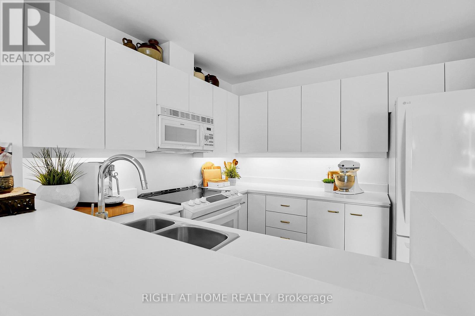 239A SUNNYSIDE AVENUE - 15