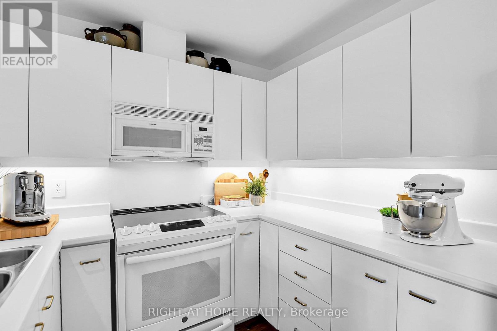 239A SUNNYSIDE AVENUE - 16