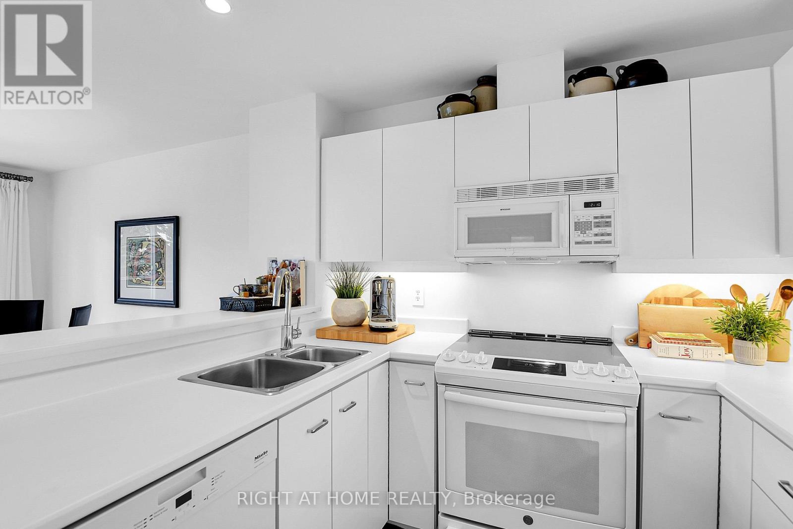 239A SUNNYSIDE AVENUE - 17