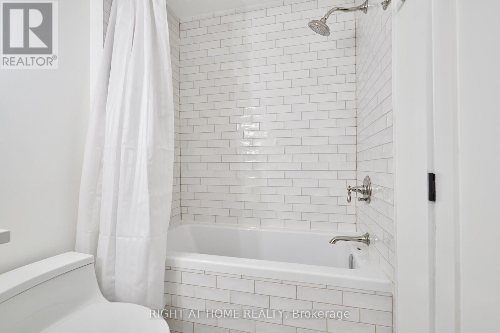239A SUNNYSIDE AVENUE - 27