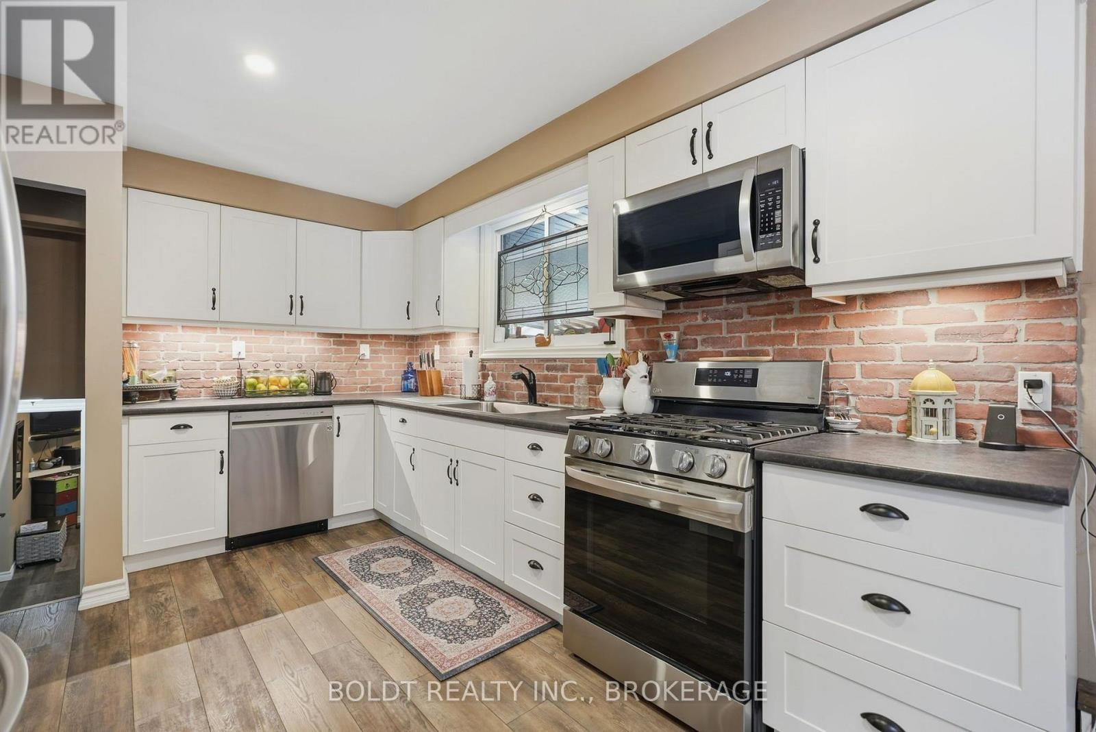 18 PRINCE CHARLES DRIVE - Image 15