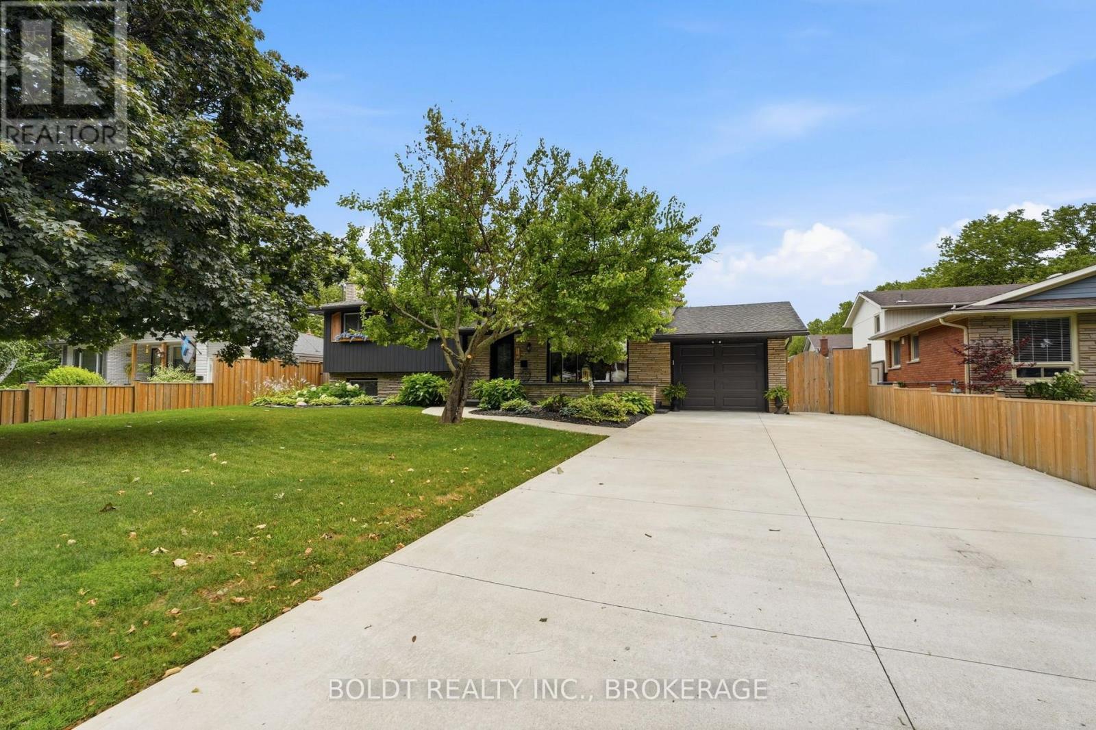 18 PRINCE CHARLES DRIVE - 2
