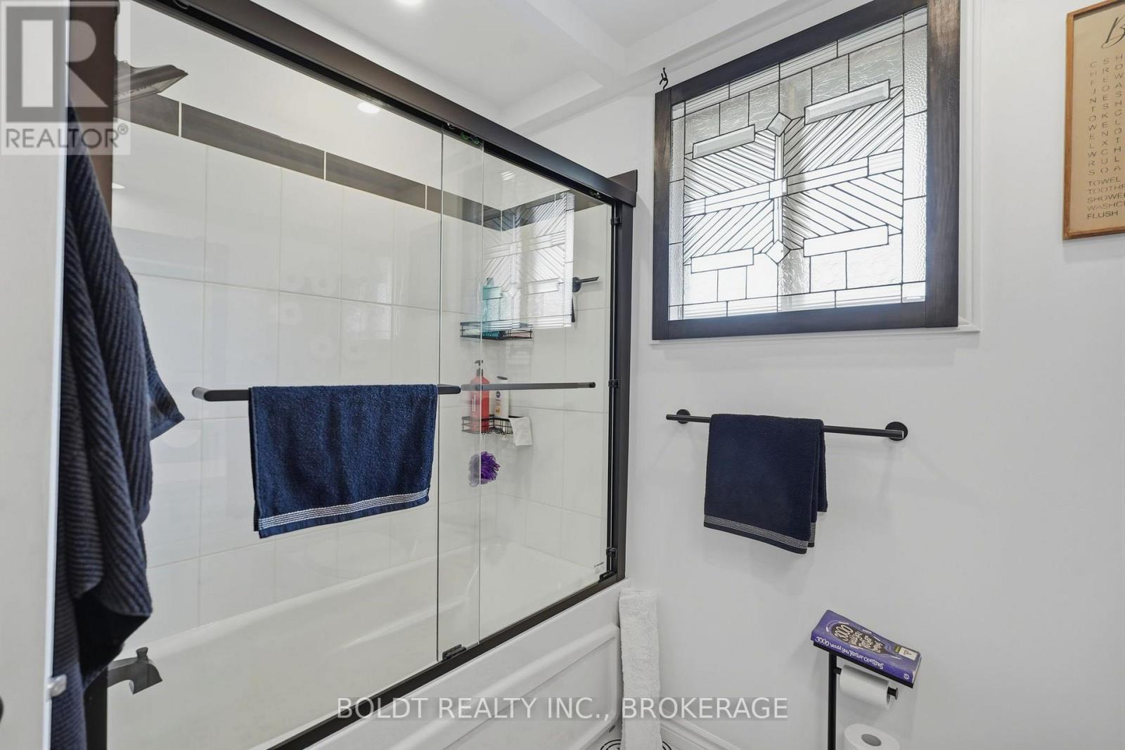18 PRINCE CHARLES DRIVE - Image 27