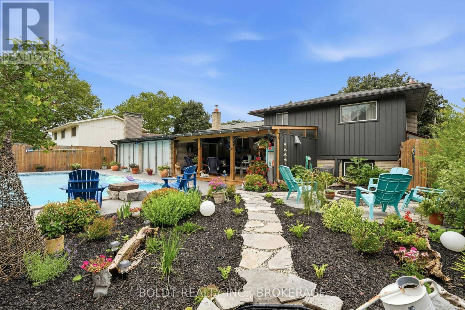 18 PRINCE CHARLES DRIVE - Image 3