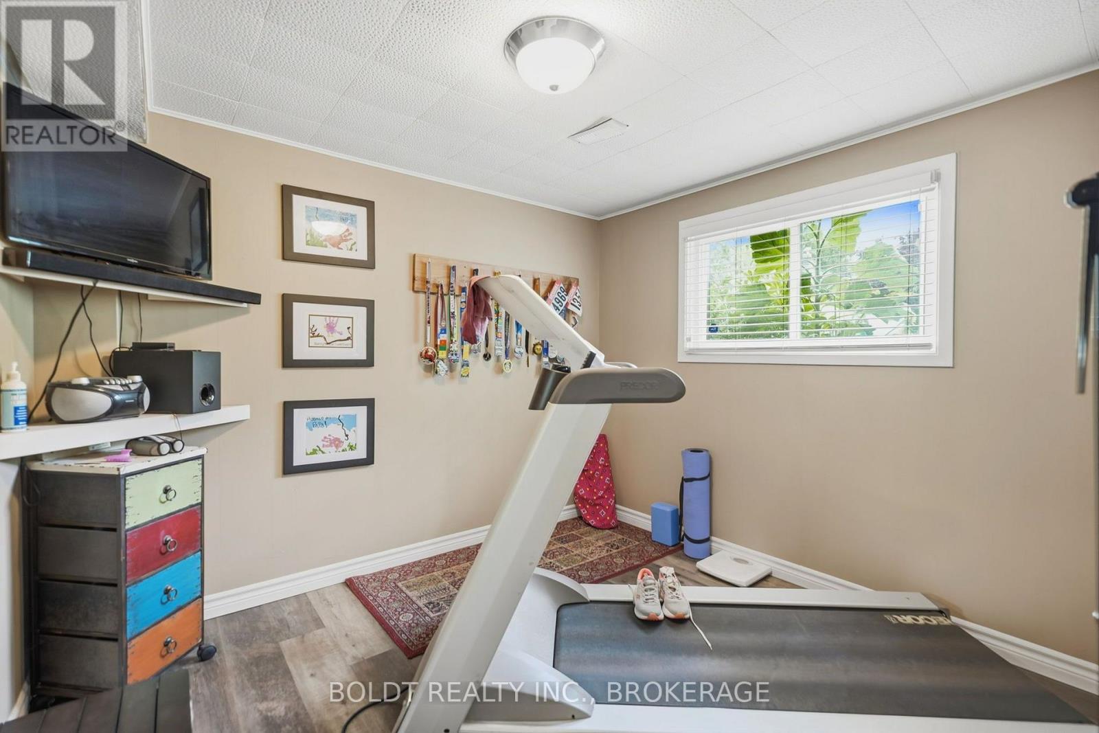18 PRINCE CHARLES DRIVE - Image 30