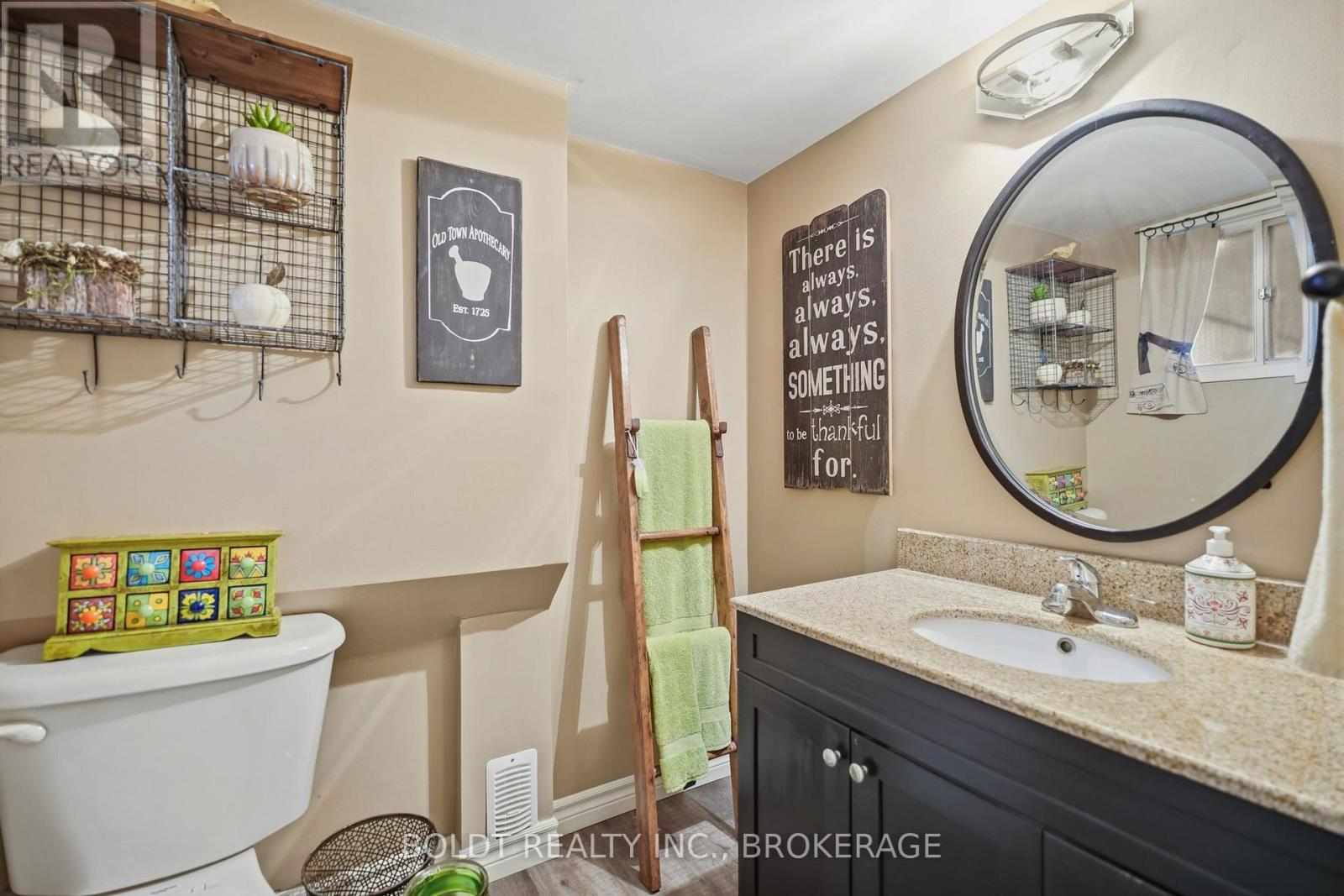 18 PRINCE CHARLES DRIVE - Image 31