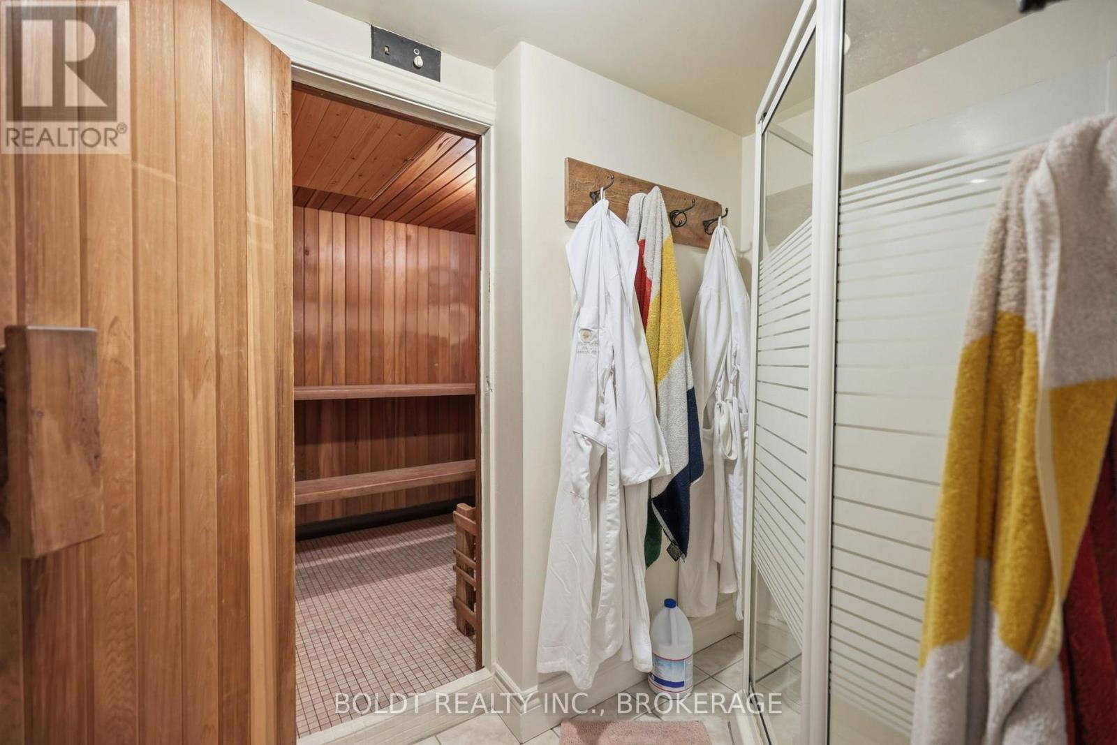 18 PRINCE CHARLES DRIVE - Image 33