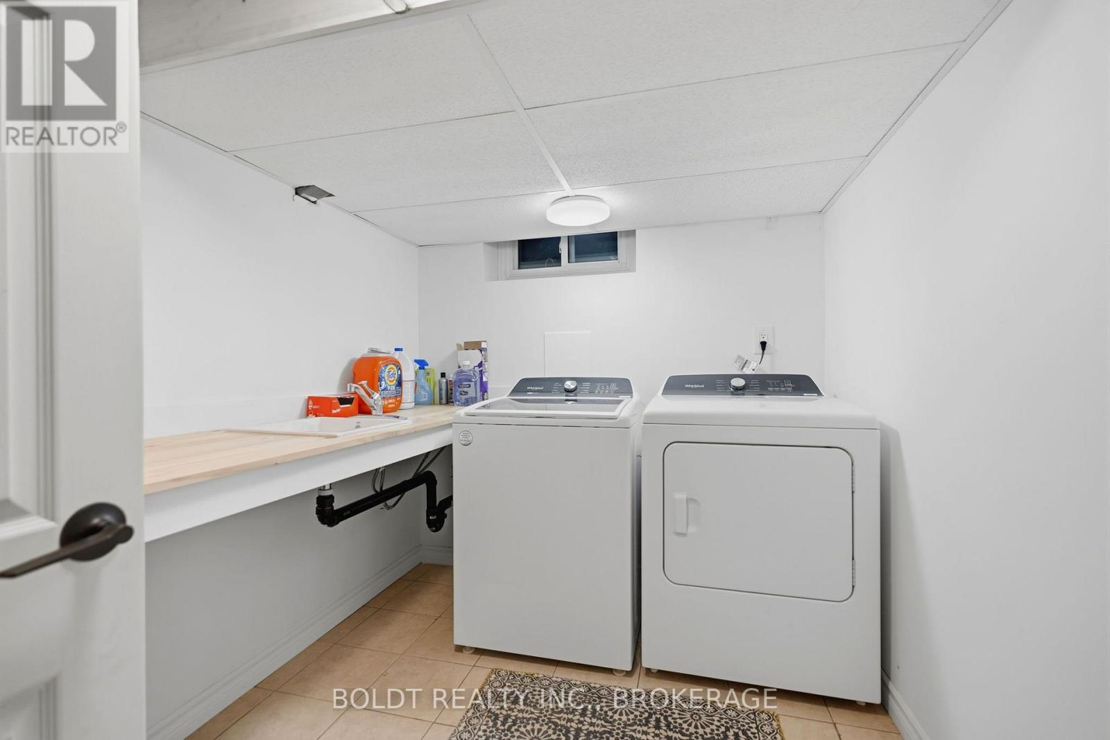 18 PRINCE CHARLES DRIVE - Image 35