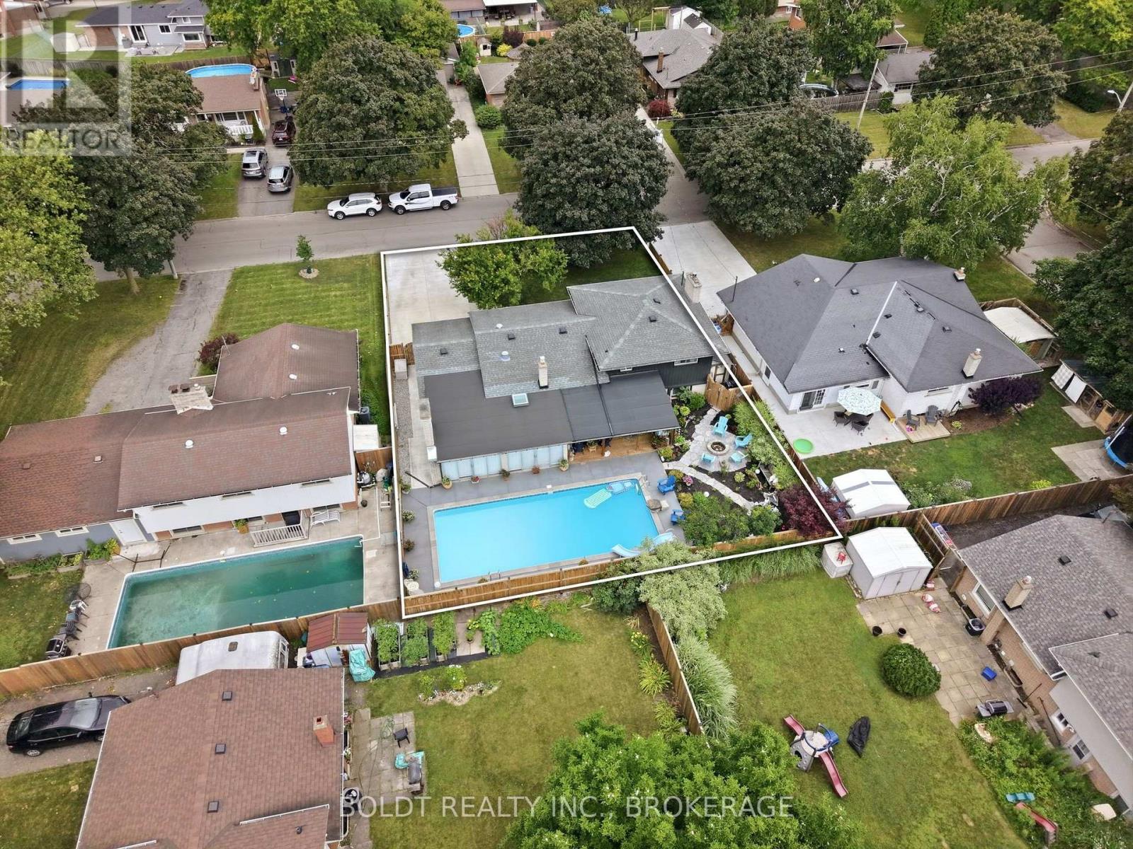 18 PRINCE CHARLES DRIVE - Image 4