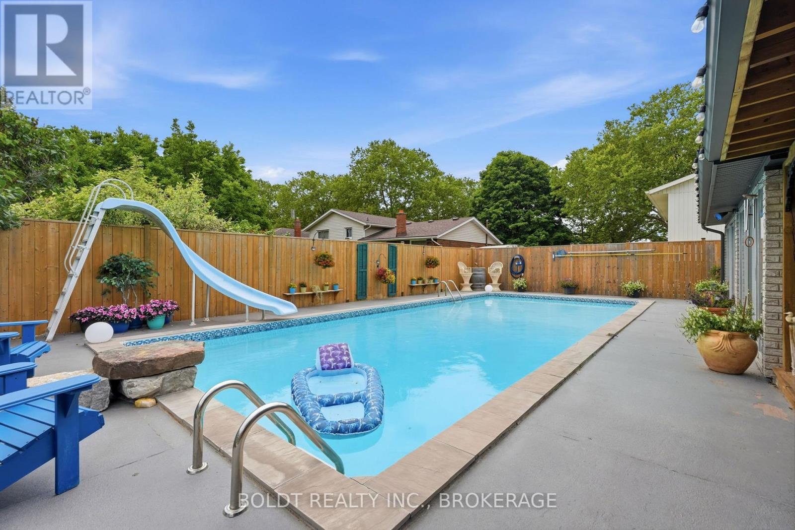 18 PRINCE CHARLES DRIVE - Image 40
