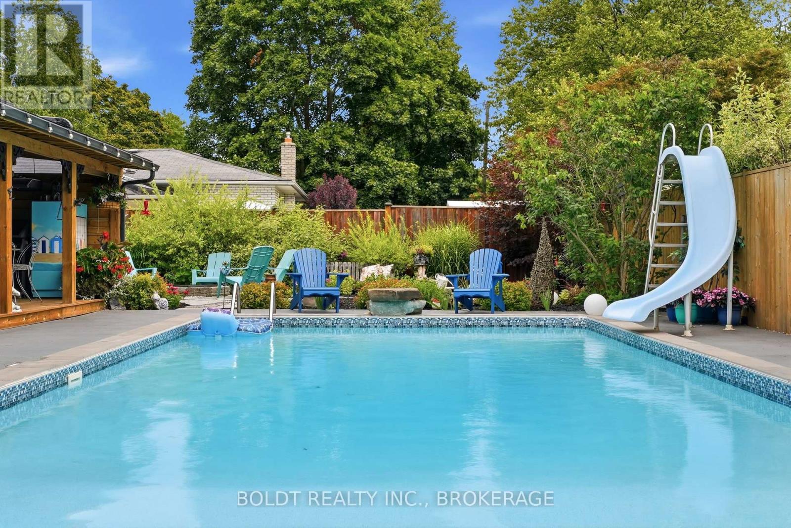 18 PRINCE CHARLES DRIVE - Image 45