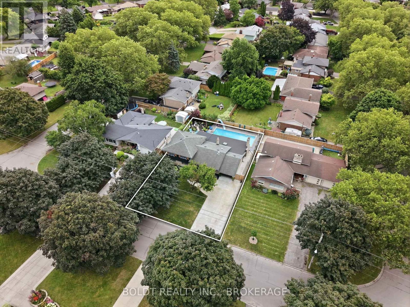 18 PRINCE CHARLES DRIVE - Image 49