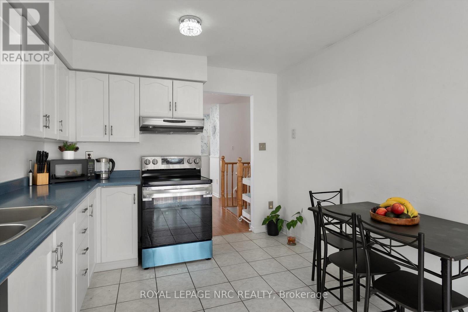 147 ST. LAWRENCE DRIVE - 14
