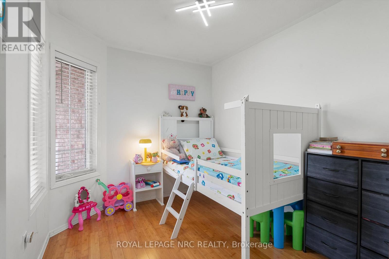 147 ST. LAWRENCE DRIVE - 19