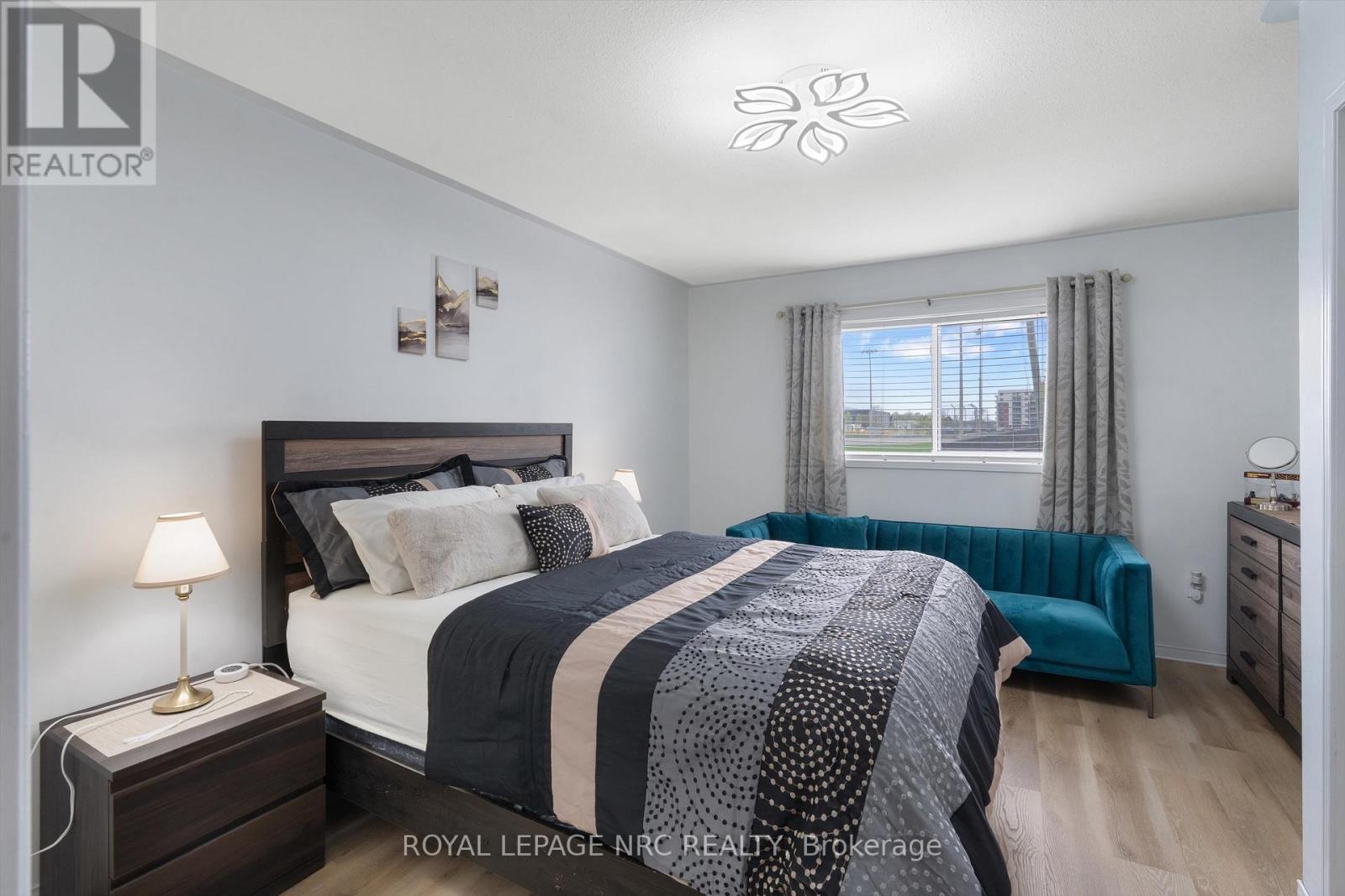 147 ST. LAWRENCE DRIVE - 21